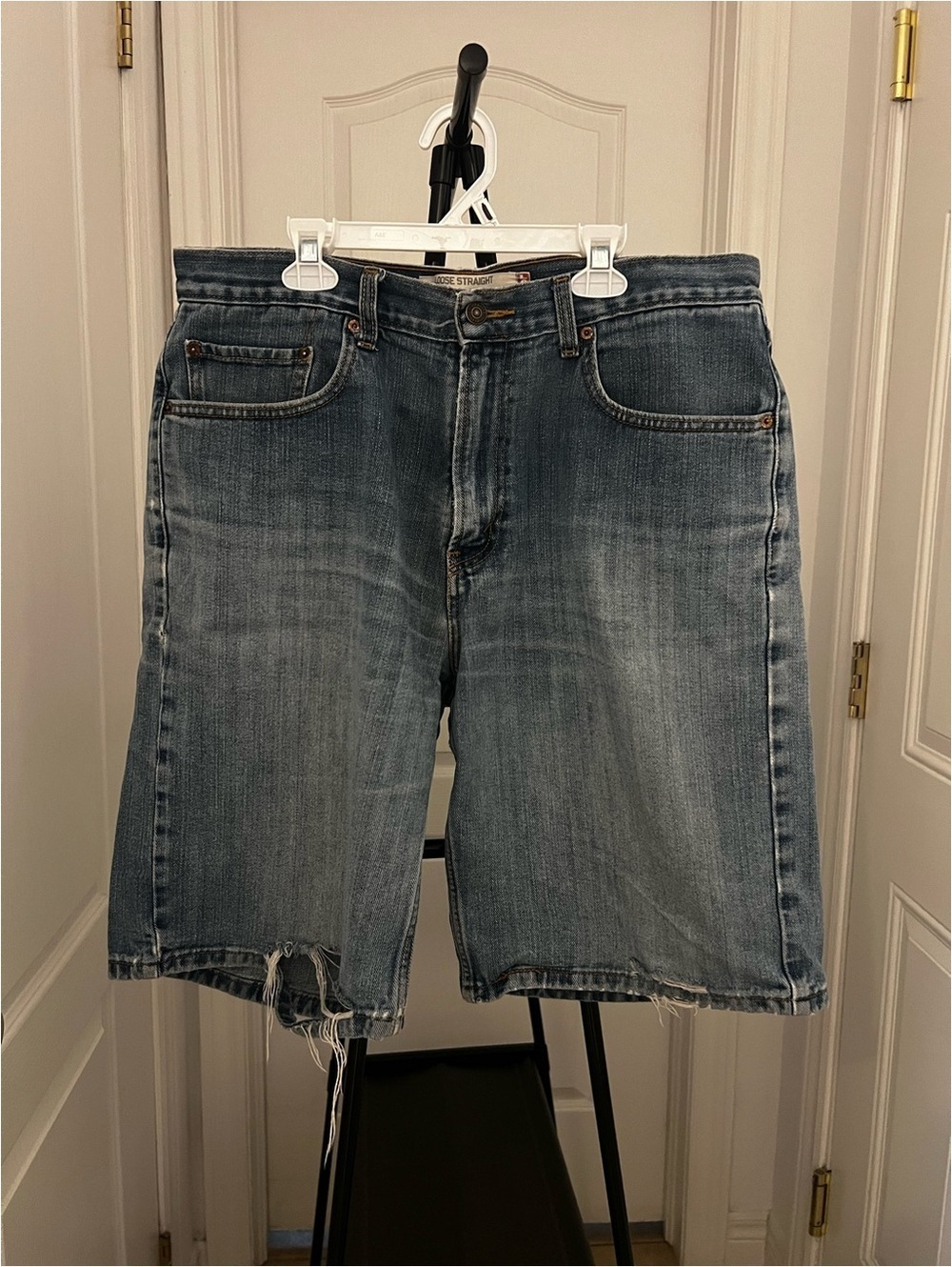 Levi’s Loose Straight Denim Shorts Size 33 Light Wash 100% Cotton